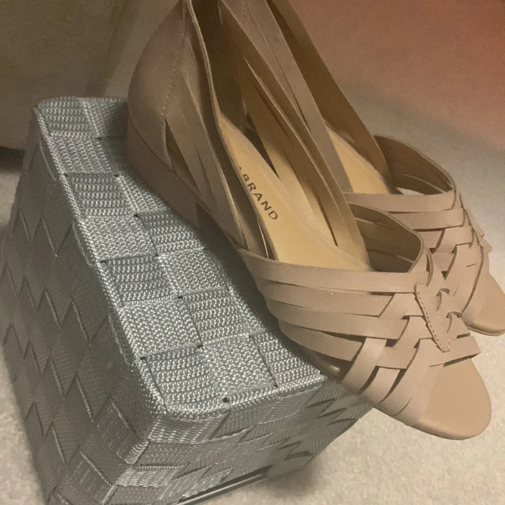 Lucky Brand tan/beige woven sandals, VERY NICE, 6.5 and never worn. 1” heel - Picture 2 of 8